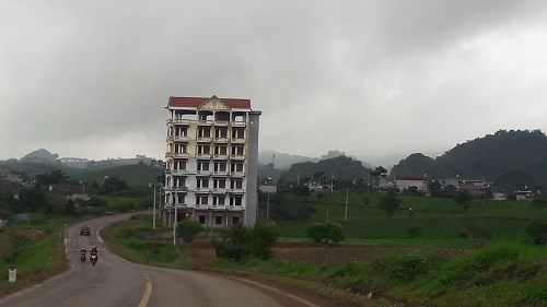 Chi 400 trieu pha do toa nha 7 tang cua trum ma tuy Tang Keangnam hinh anh