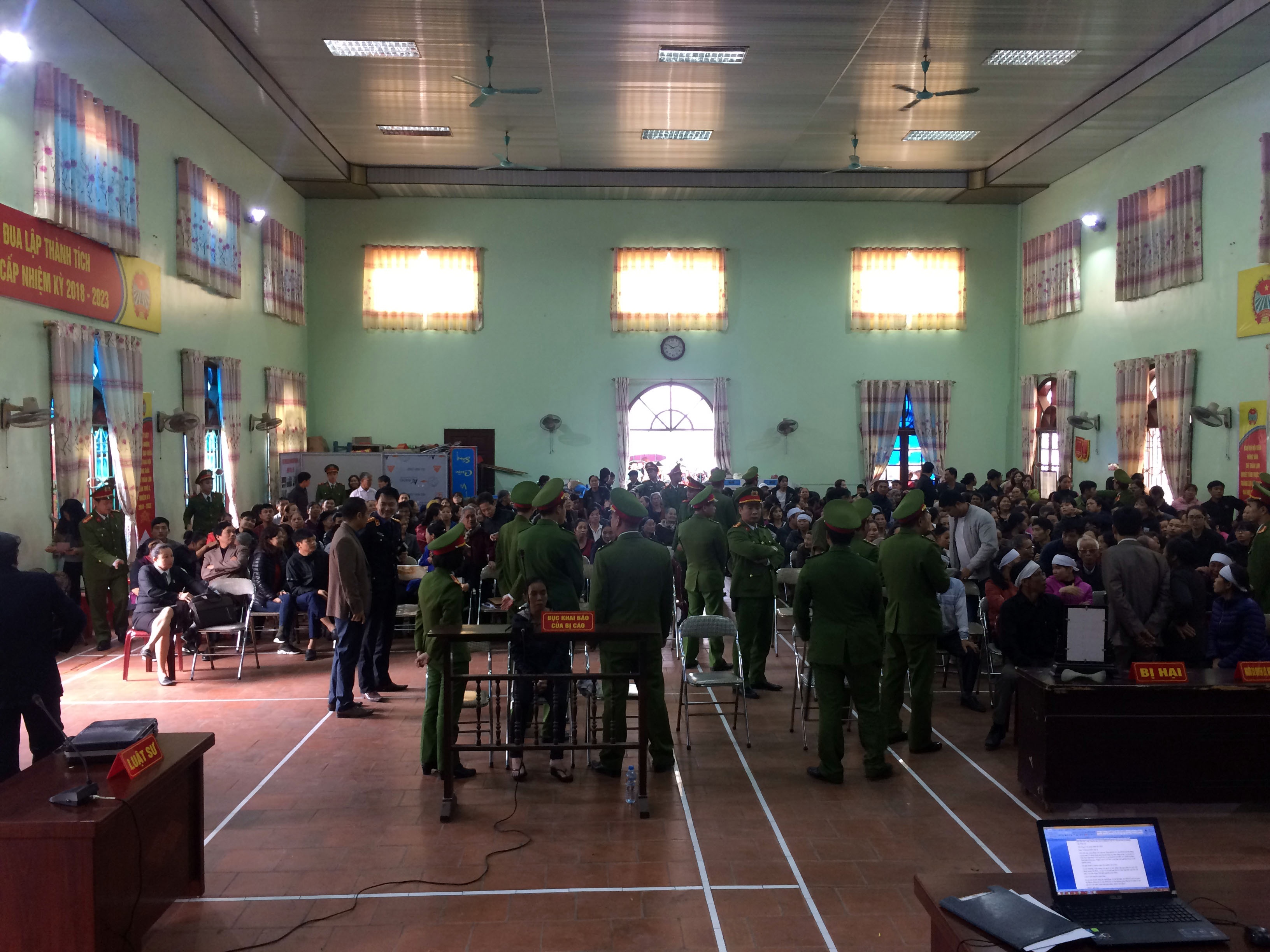 sat hai nu can bo hop tac xa anh 2