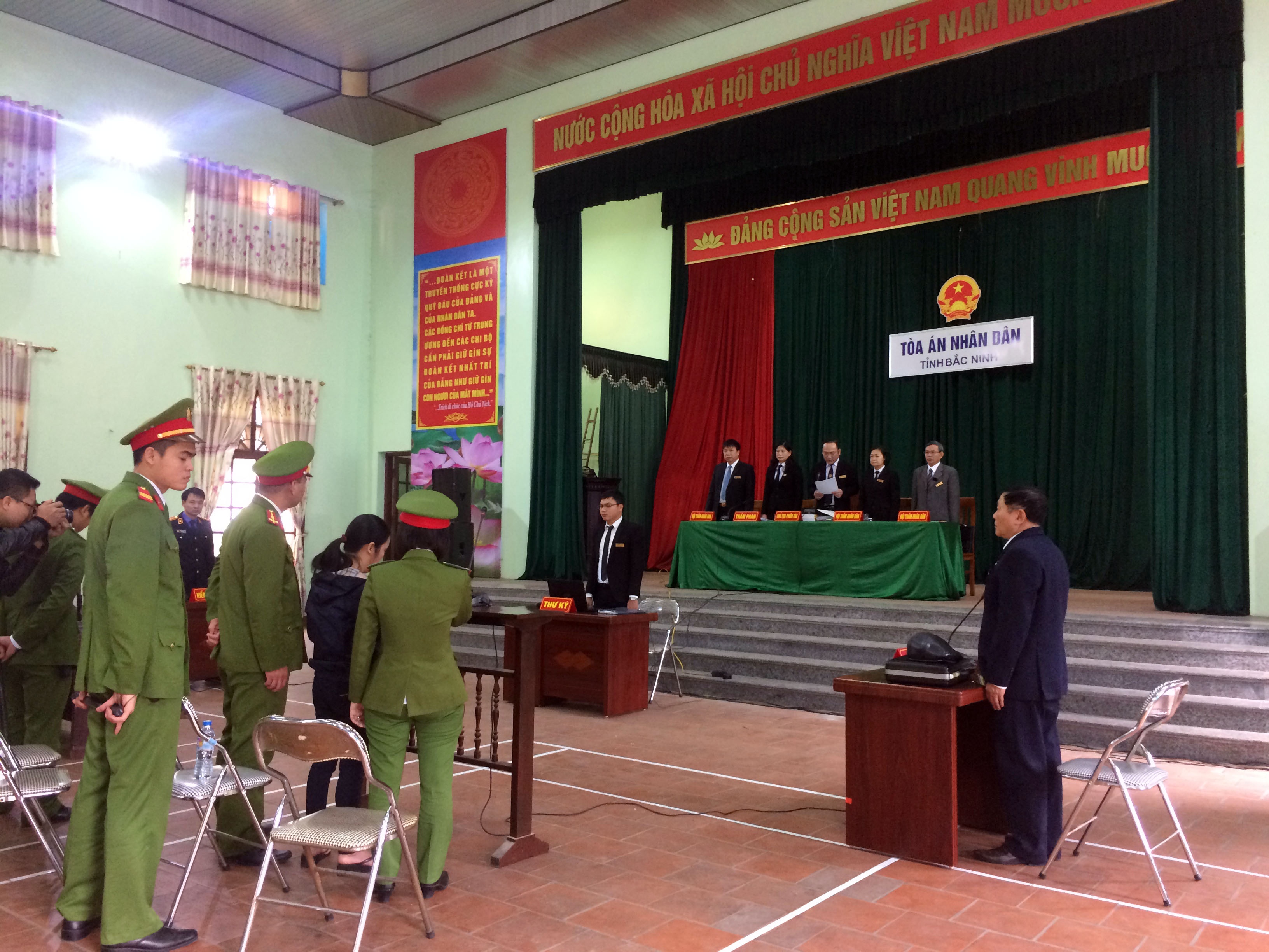 Giet nu chu nhiem HTX anh 2