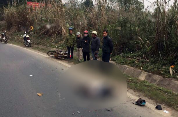 Oto tai tong hai nguoi di xe may thiet mang hinh anh