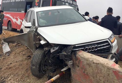 Xe sang Audi bien dang sau va cham lien hoan tren cao toc hinh anh