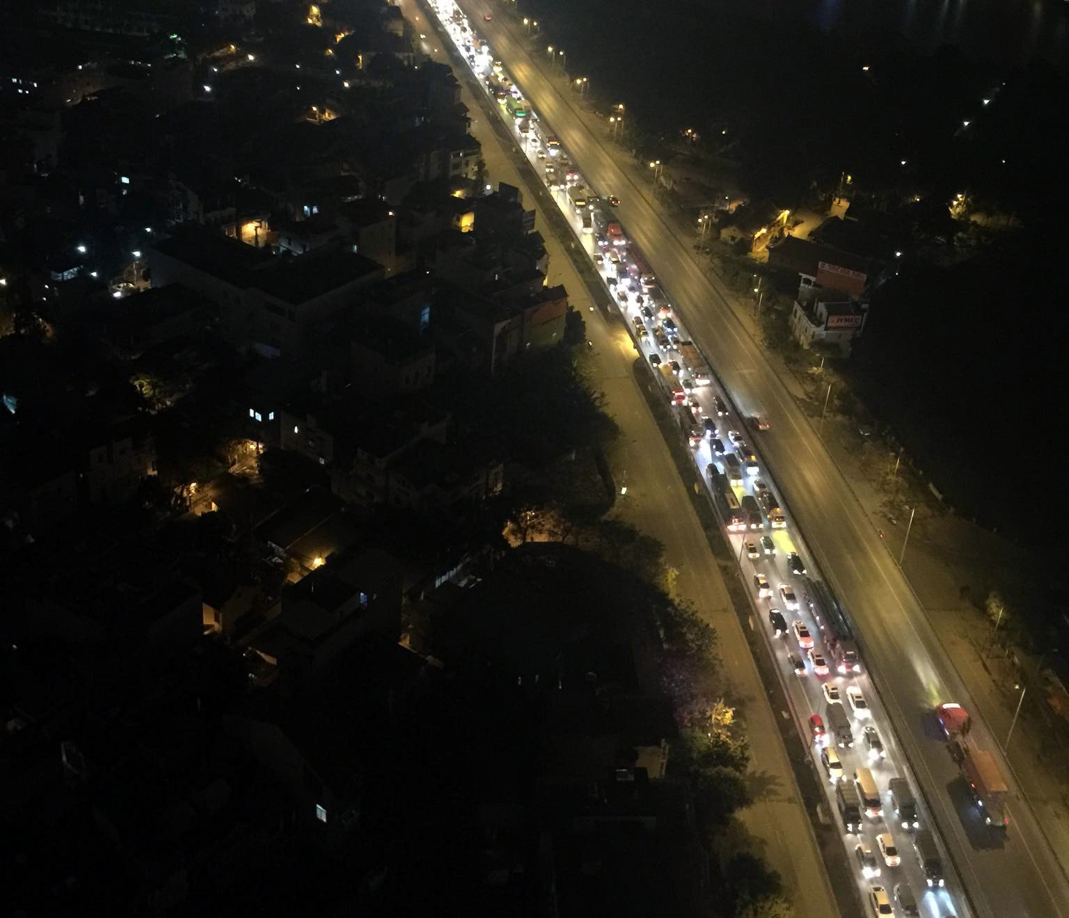 ôtô giường năm đâm giải phân cách ảnh 2 oto giuong nam dam giai phan cach anh 2