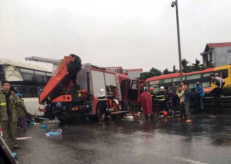 3 vu tai nan lien tiep tren cao toc Phap Van, nhieu nguoi bi thuong hinh anh