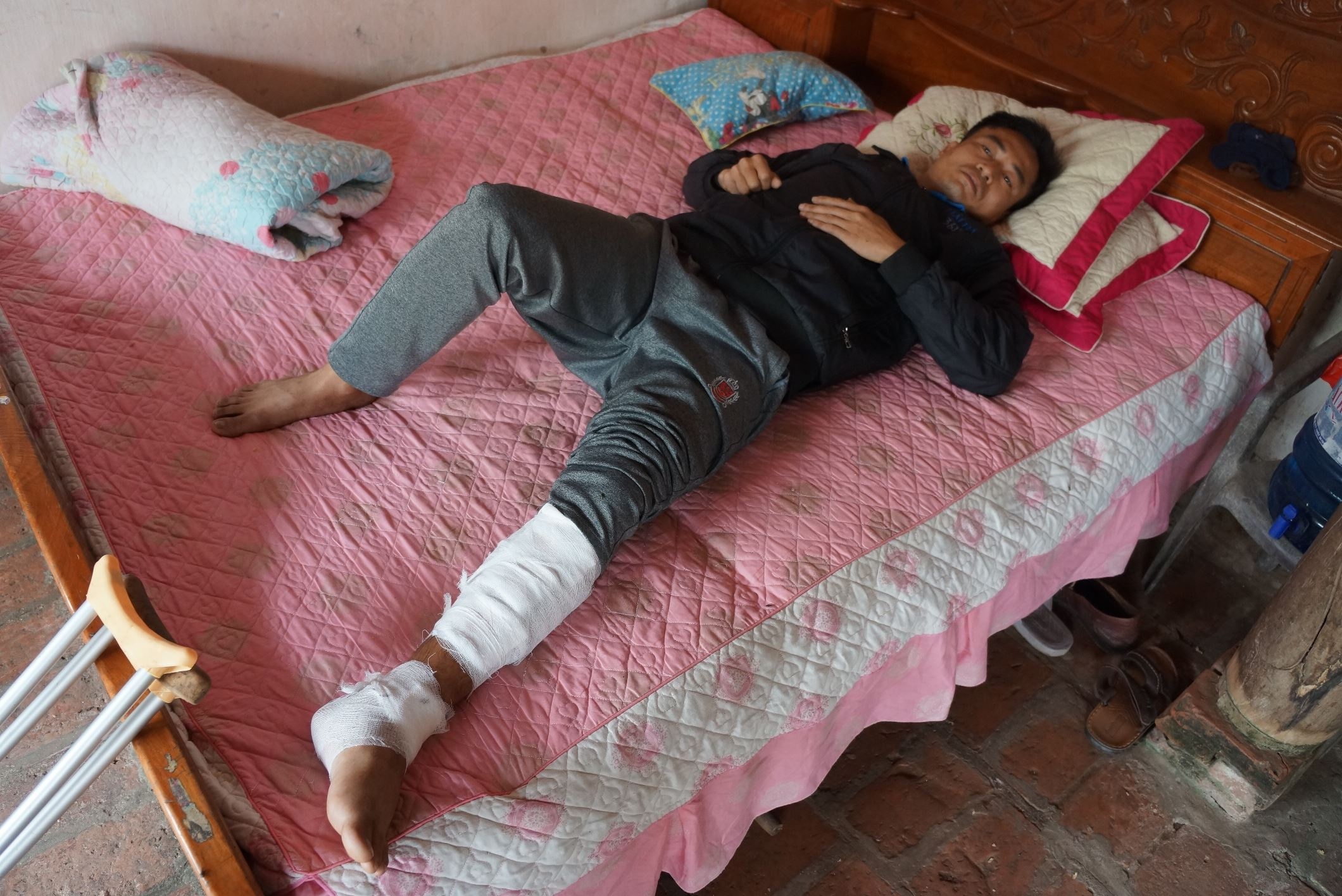 ôtô chở khách đâm xe cứu hỏa ảnh 2 oto cho khach dam xe cuu hoa anh 2