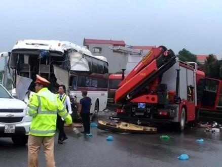 Tai xe oto khach trong vu tai nan voi xe cuu hoa nho luat su ho tro hinh anh