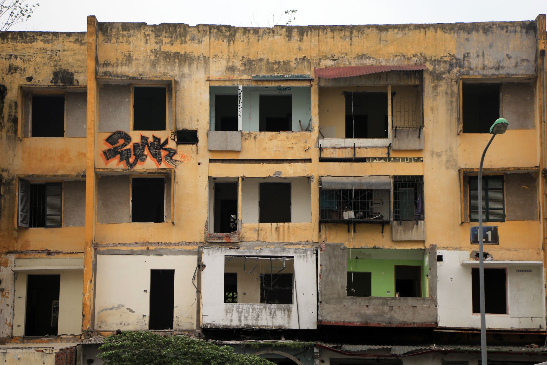 rac trong chung cu mat pho anh 2