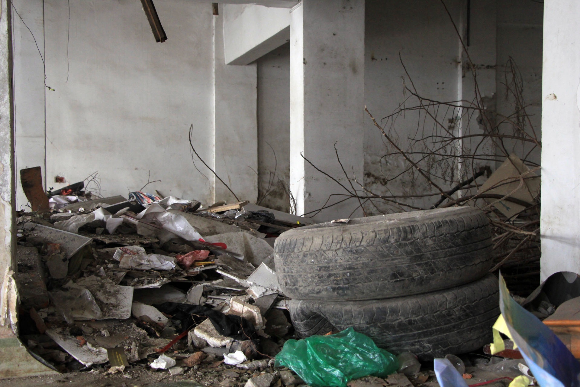 Chung cu mat pho bien thanh bai tap ket rac thai hoi thoi hinh anh