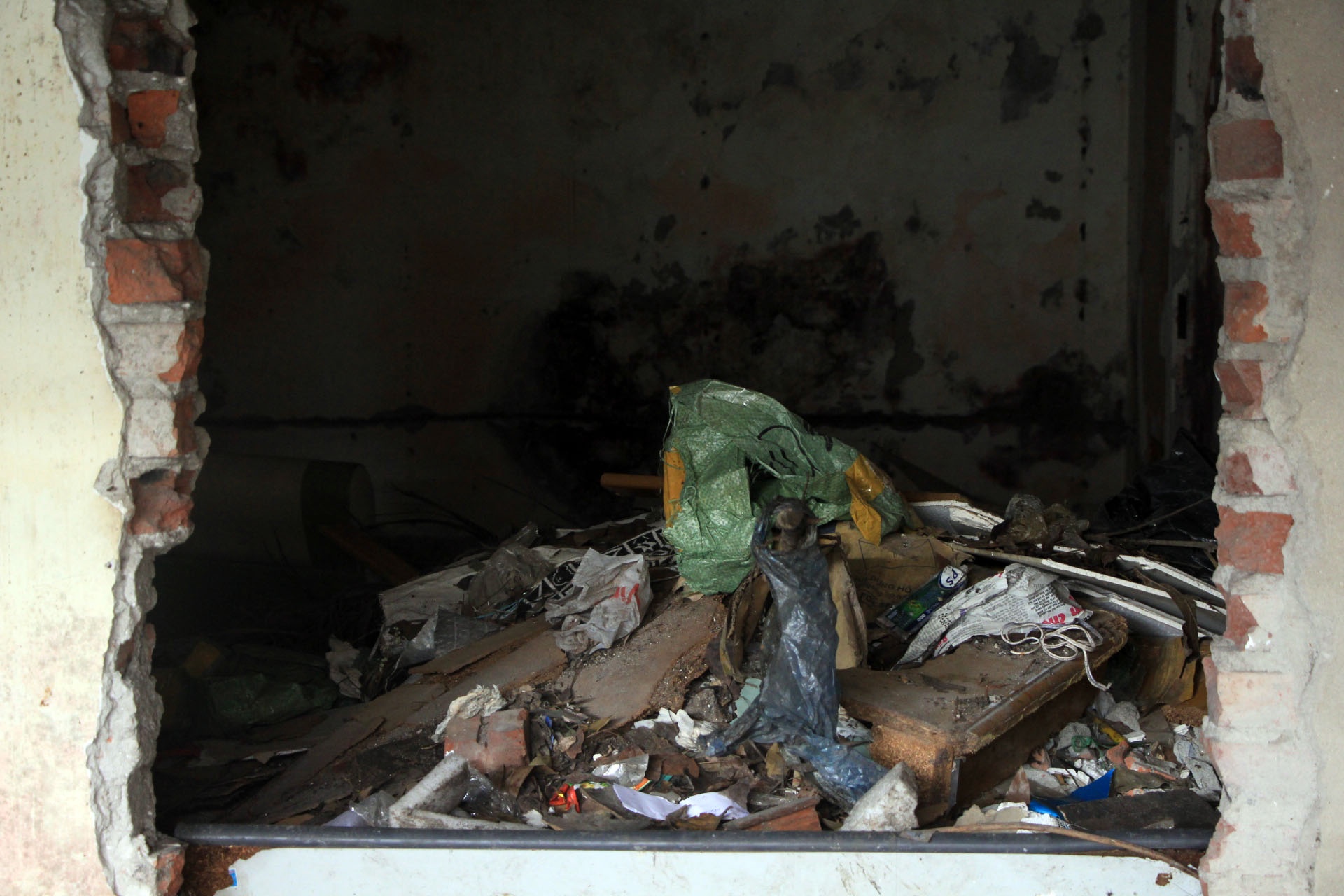 rac trong chung cu mat pho anh 9