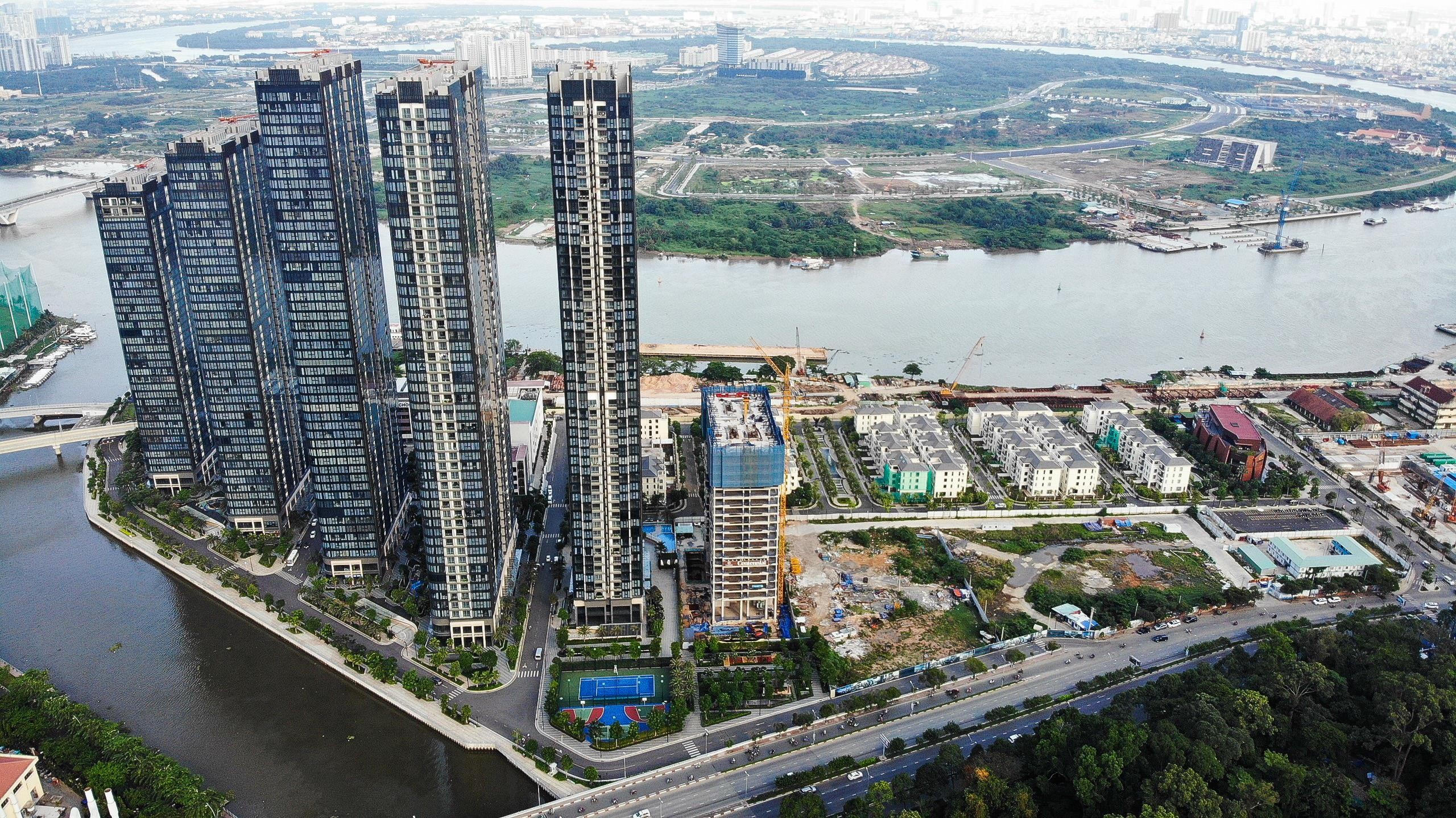 Duong Nguyen Huu Canh chiu suc ep ha tang anh 4