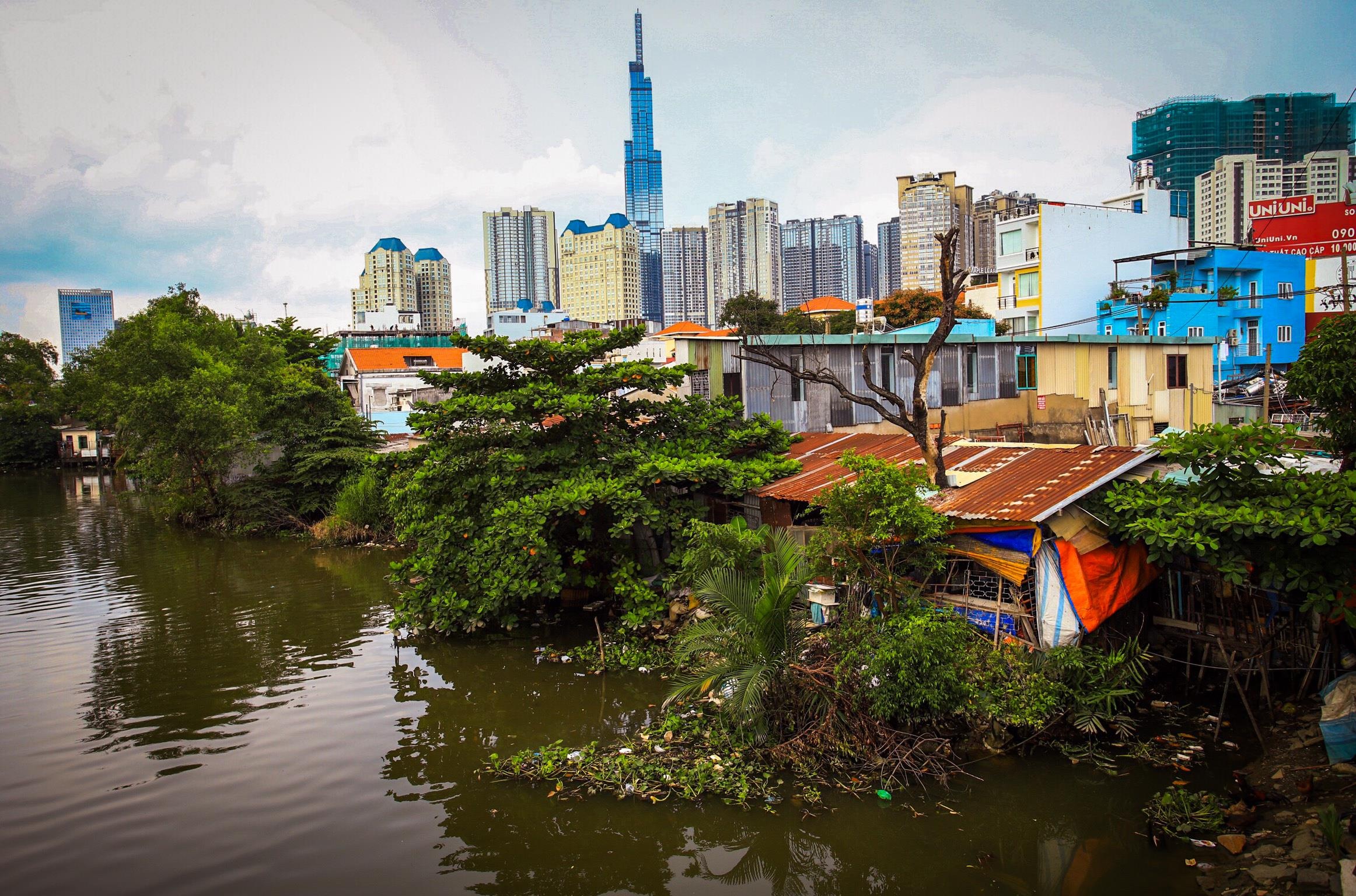 Duong Nguyen Huu Canh chiu suc ep ha tang anh 11