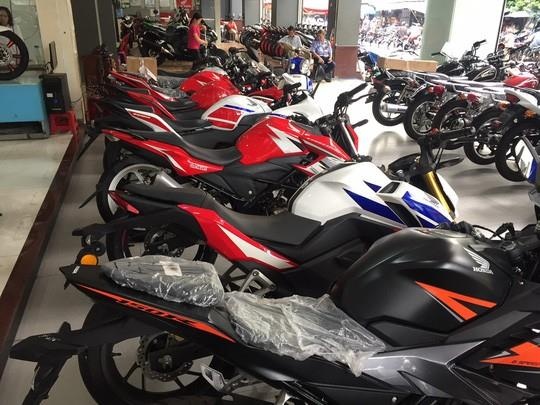 Xe may phan khoi lon Trung Quoc gia re beo hinh anh