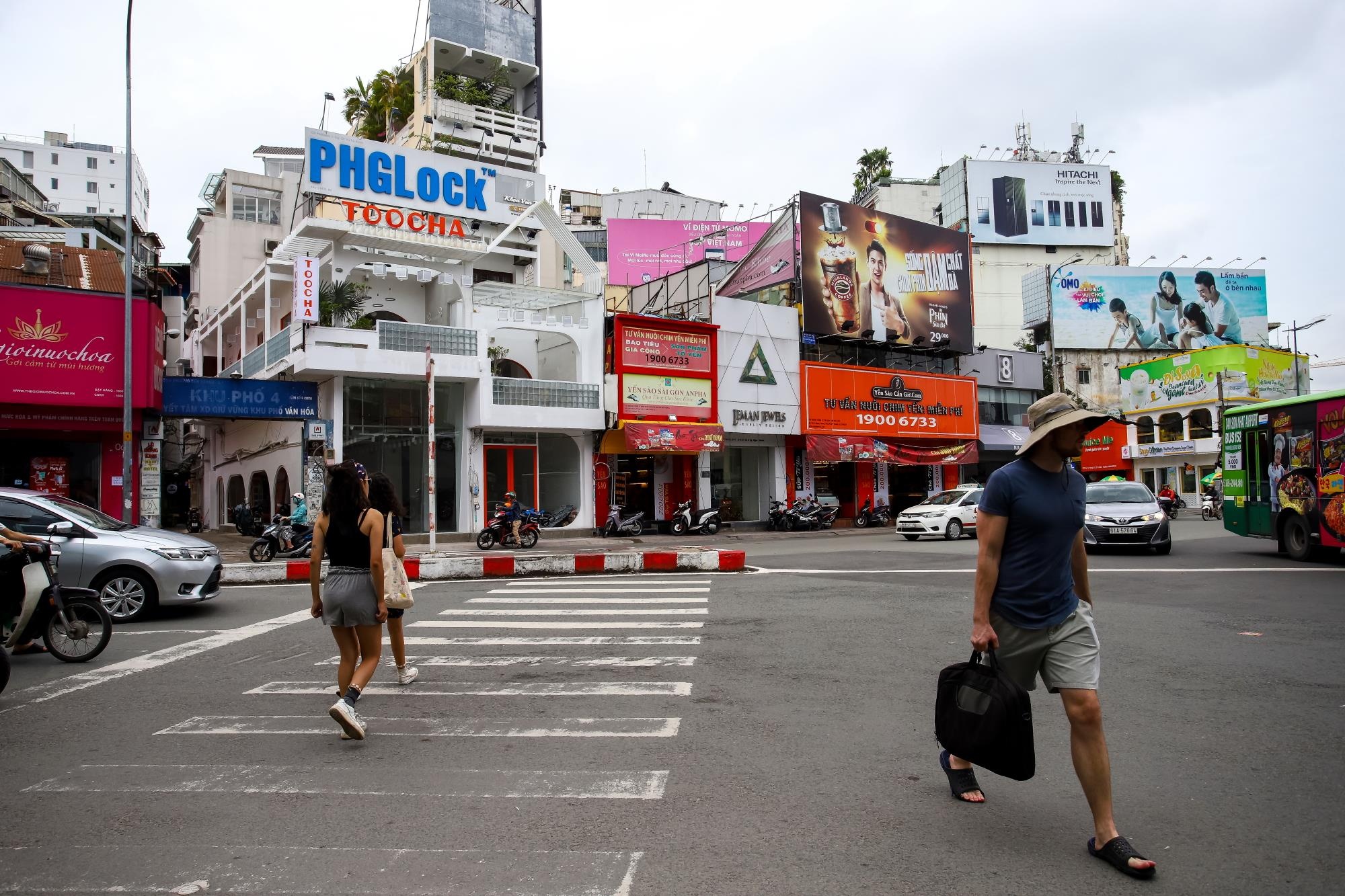 Ten Ren sang nhuong lai mat bang cho Toocha anh 1