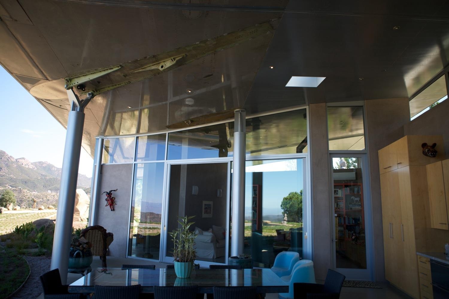 nhà làm bằng cánh máy bay ảnh 4 nha lam bang canh may bay anh 4