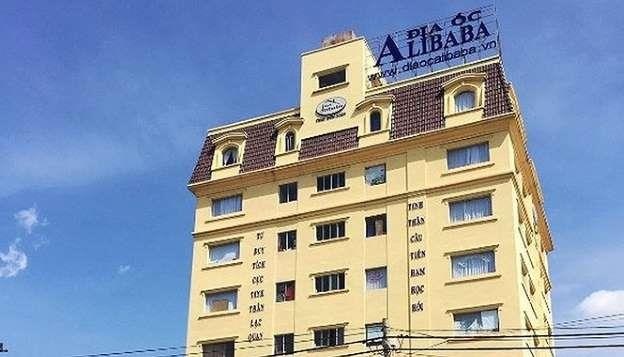 Khach hang den Dia oc Alibaba doi tien hinh anh