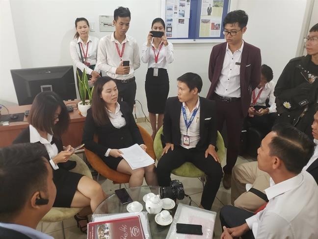 Khach hang doi tien, Alibaba ne tranh hinh anh