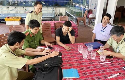 chat chem khach du lich anh 4