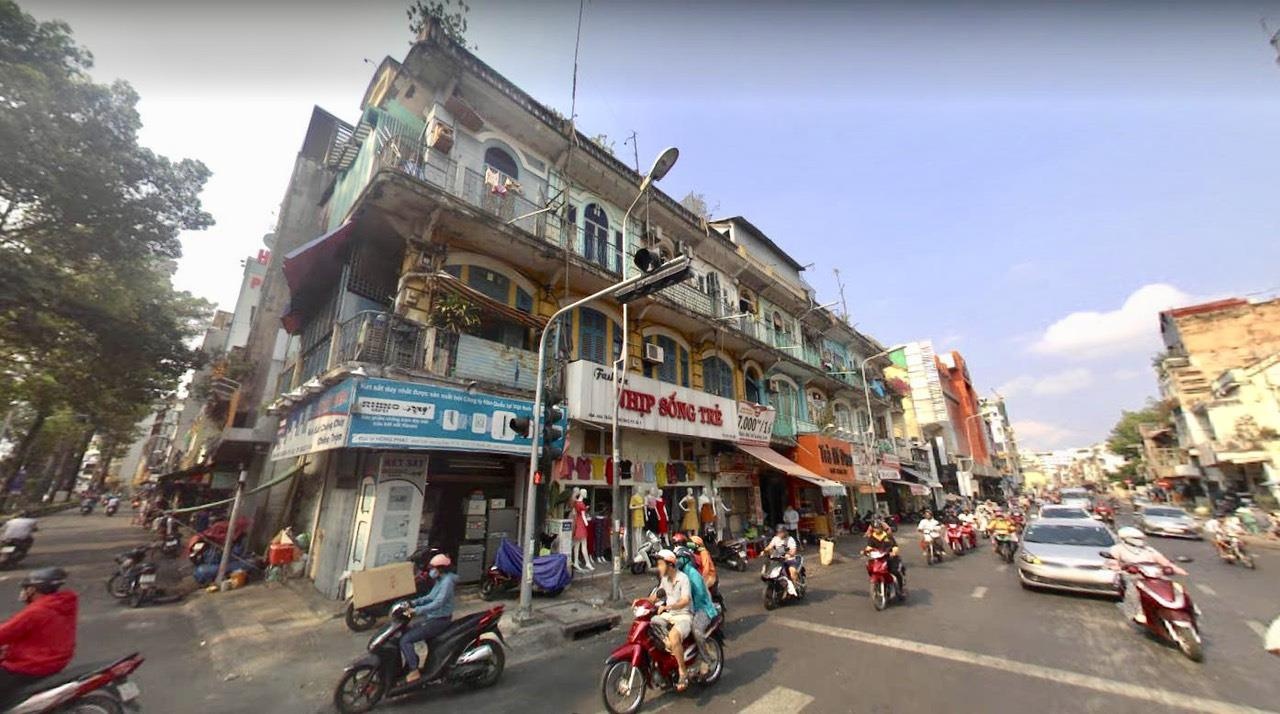 Di doi khan cap nguoi dan ra khoi chung cu sap sap o quan 5 hinh anh