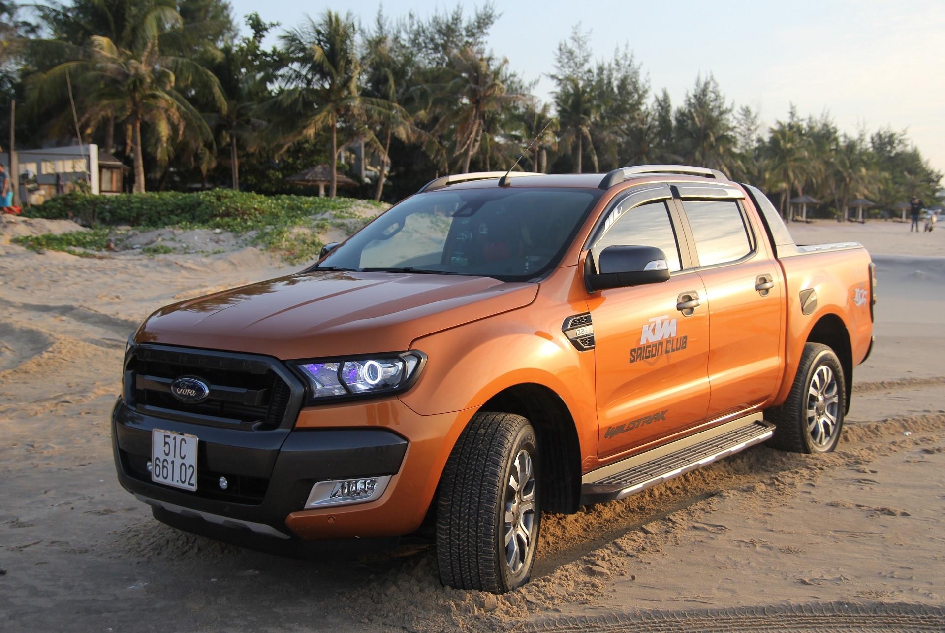 Am dam phan khuc xe ban tai hinh anh