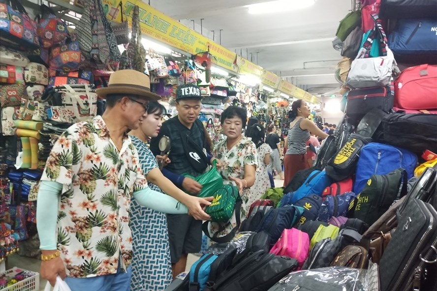 Da Nang lo 'khung hoang' du lich khi phu thuoc vao khach Han va Trung hinh anh