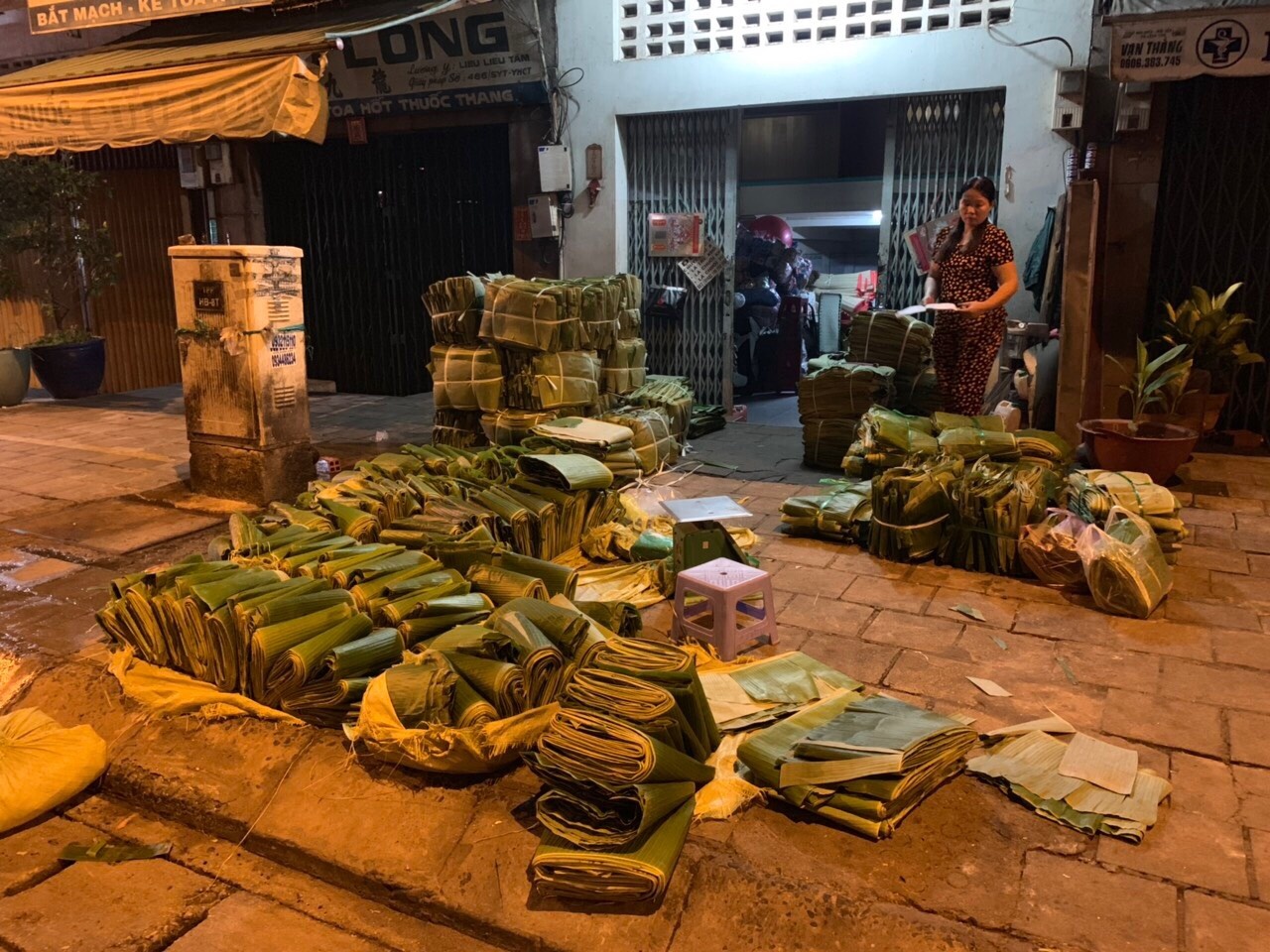 Nha hang mon Hue no tien ti thit bo rau cu qua anh 1