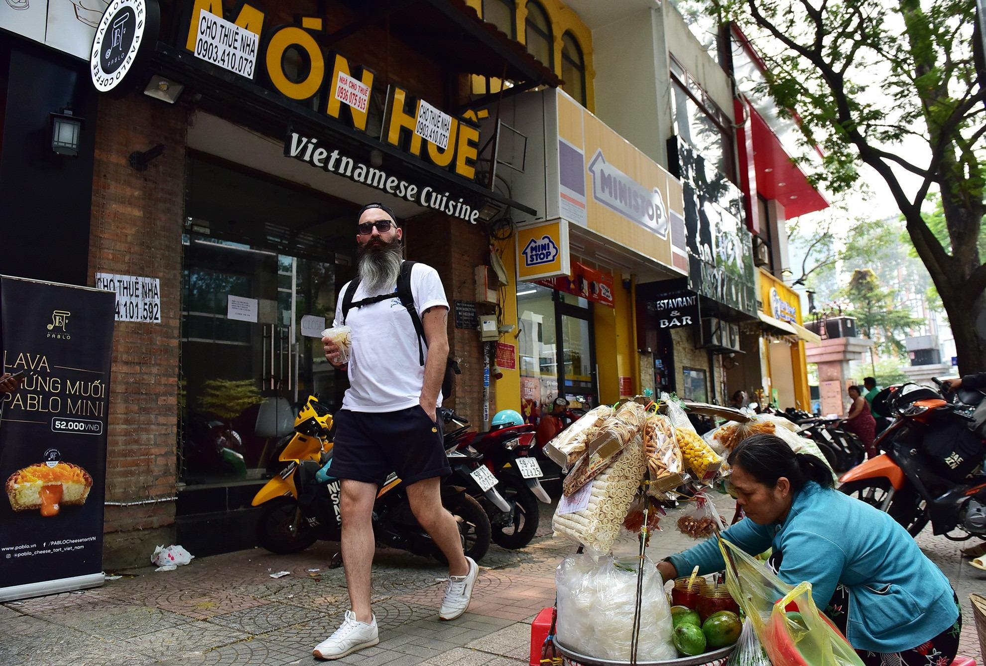 Dat cua hang o vi tri dac dia, Mon Hue no tien mat bang hinh anh