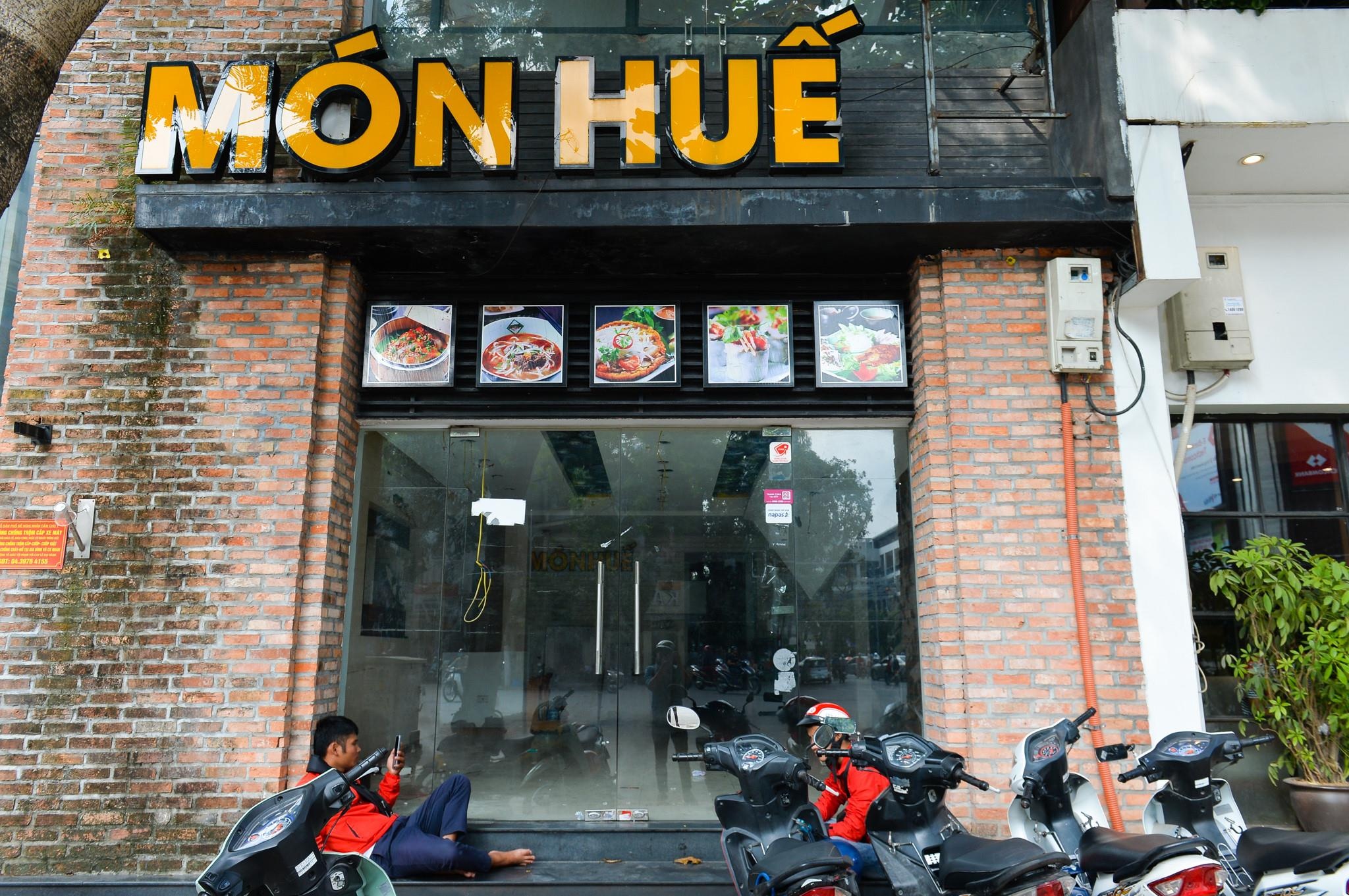 Den han thanh toan, mot nha cung cap Mon Hue duoc tra 50 trieu dong hinh anh