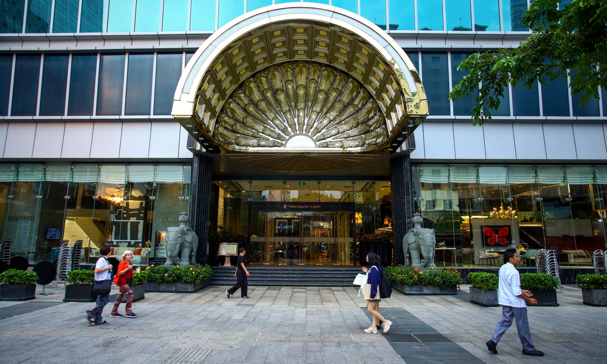 trung tam thuong mai co gia thue dat nhat TP.HCM anh 2