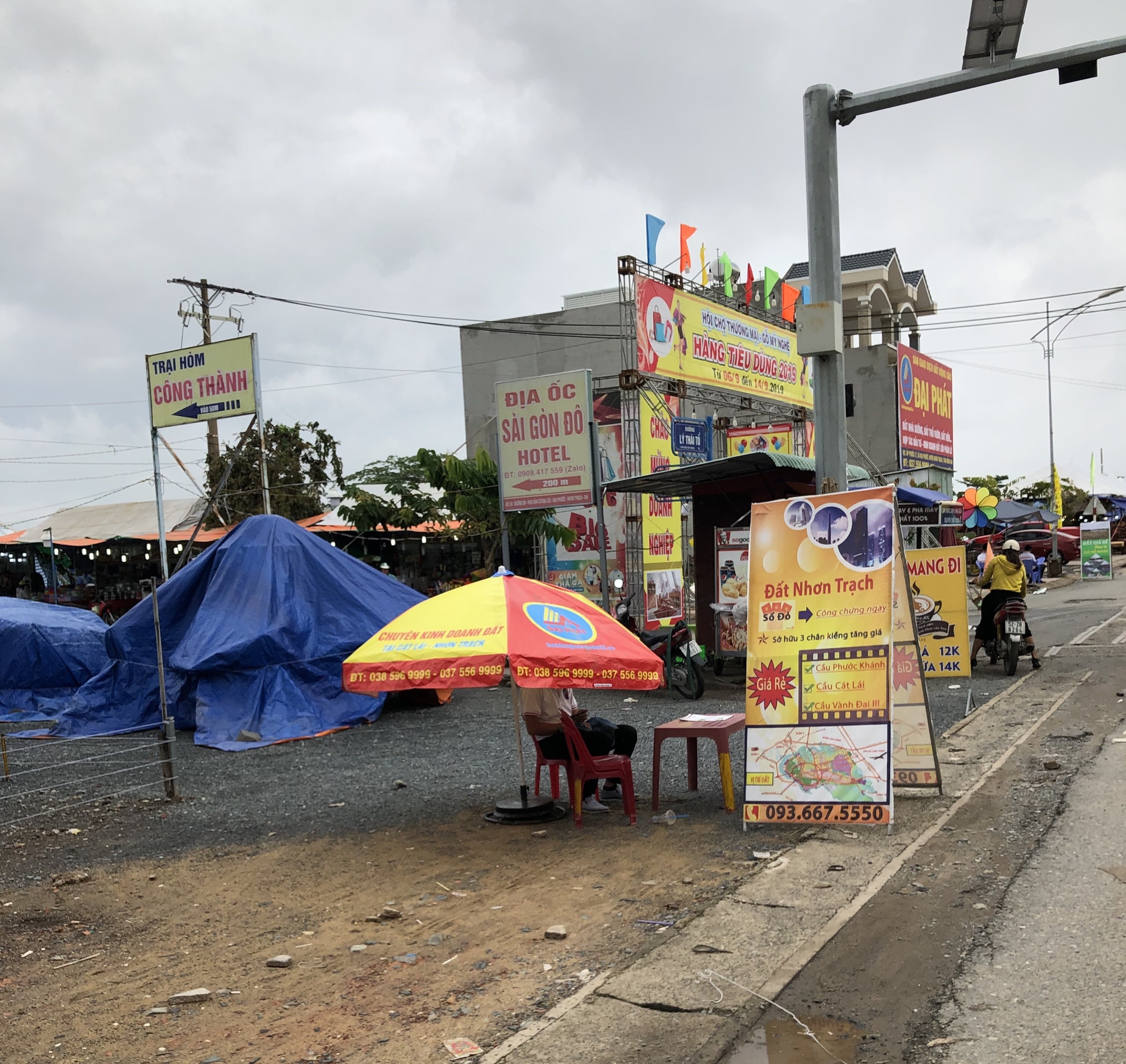 Bo Xay dung len tieng ve tinh trang 'co dat' lam nao loan thi truong hinh anh