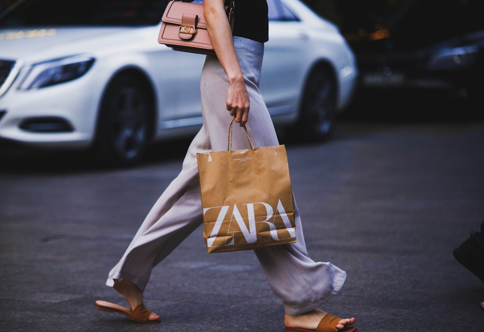 Zara, Uniqlo, Gucci cung dung ban do 'duong luoi bo' hinh anh