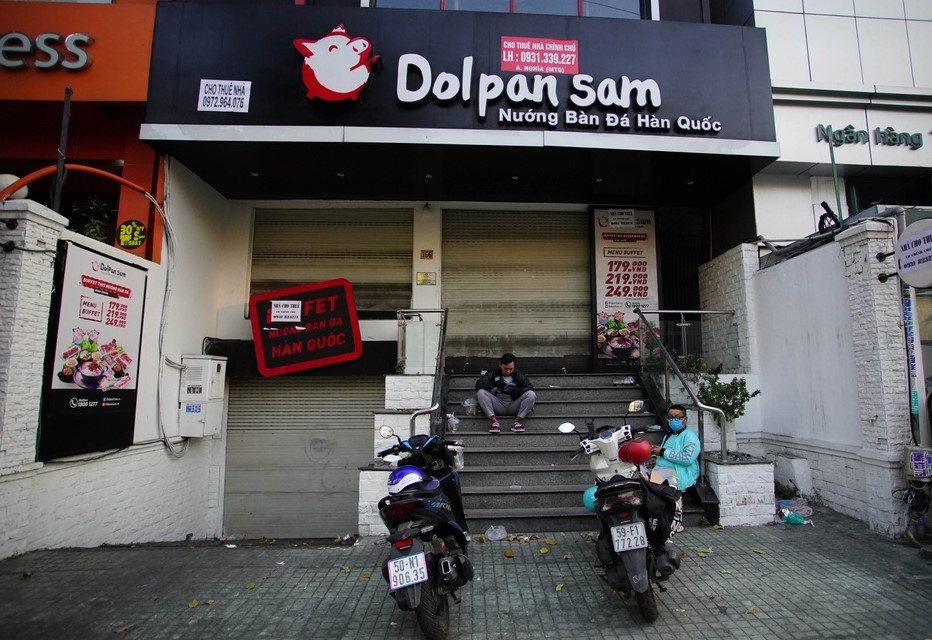 Chu mat bang giam 50% gia co giu noi khach thue? hinh anh