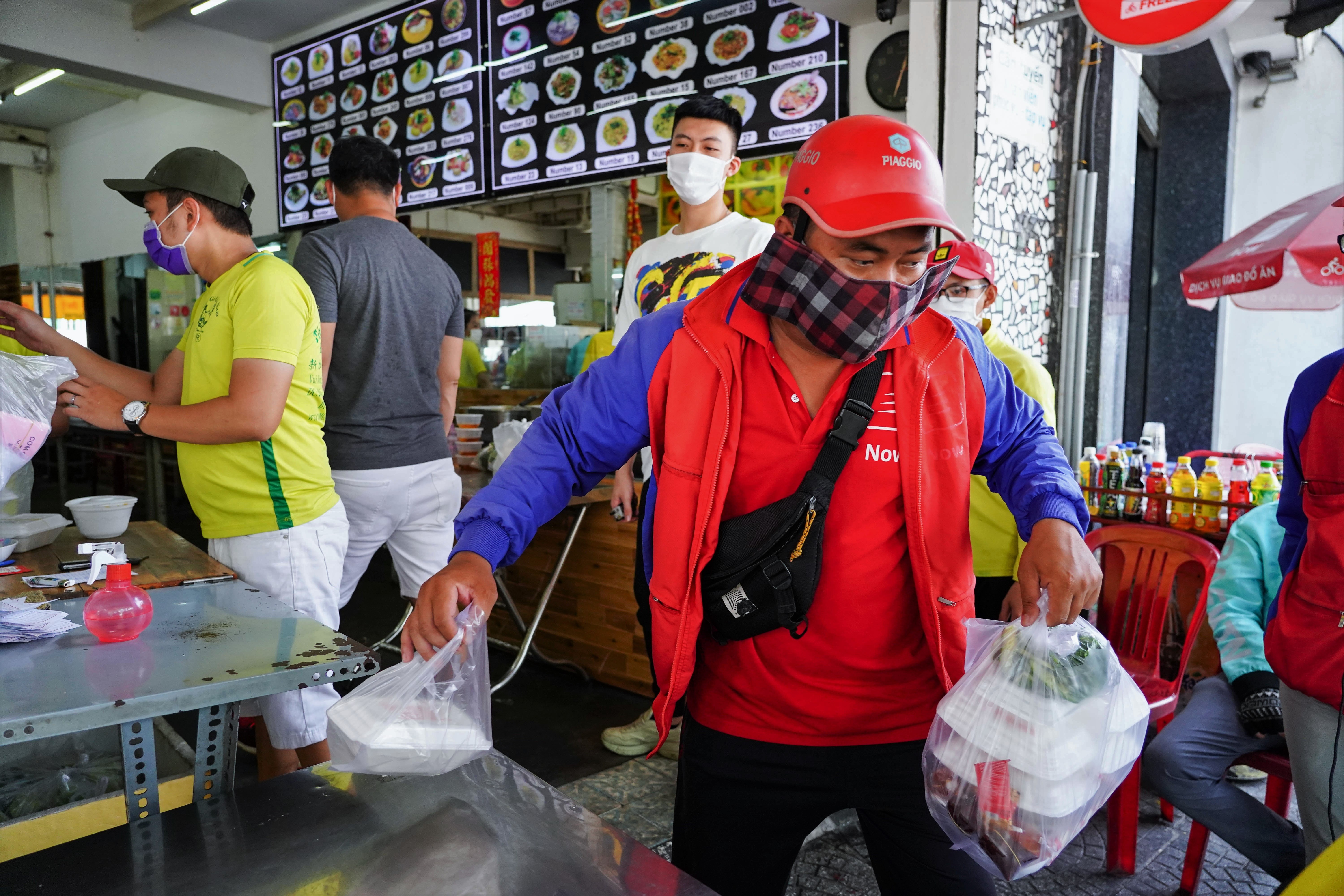 Nha hang, chuoi ca phe dong loat bat che do 'phan ung nhanh' hinh anh