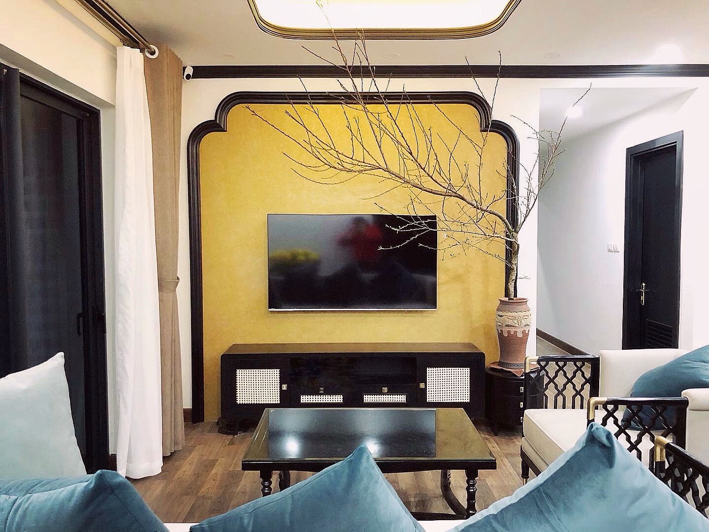 Can ho phong cach Dong Duong cua vo chong 9X hoai co hinh anh