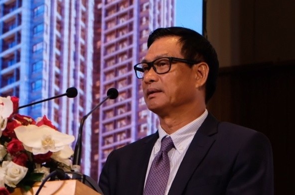 Chu tich Nguyen Ba Duong xin loi co dong ve mau thuan voi nhom ngoai hinh anh