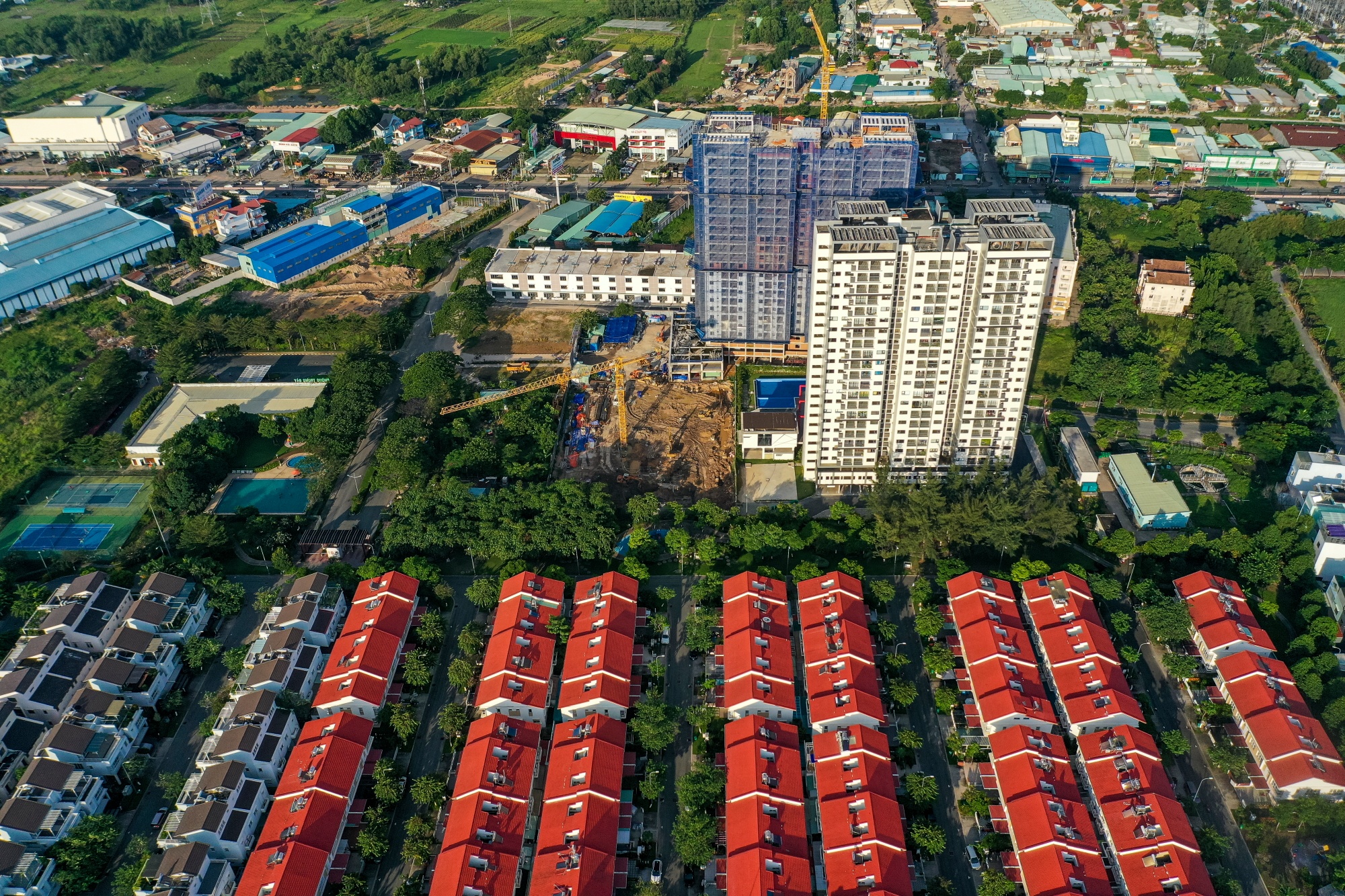 Gia nha vung ven bien dong manh do TP.HCM khan hiem nguon cung hinh anh