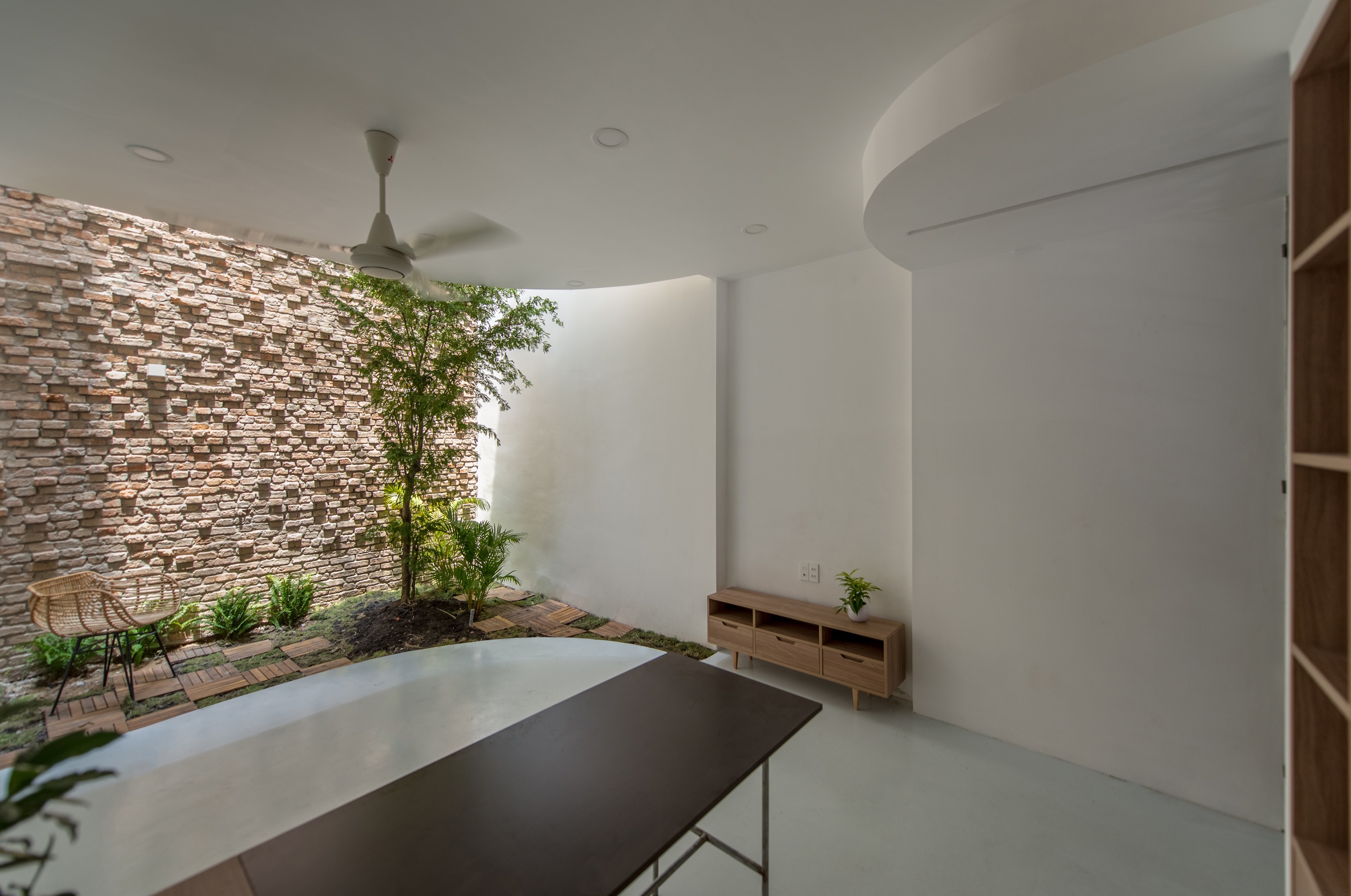 nha 4 tang thoang gio giua khu dan cu anh 4