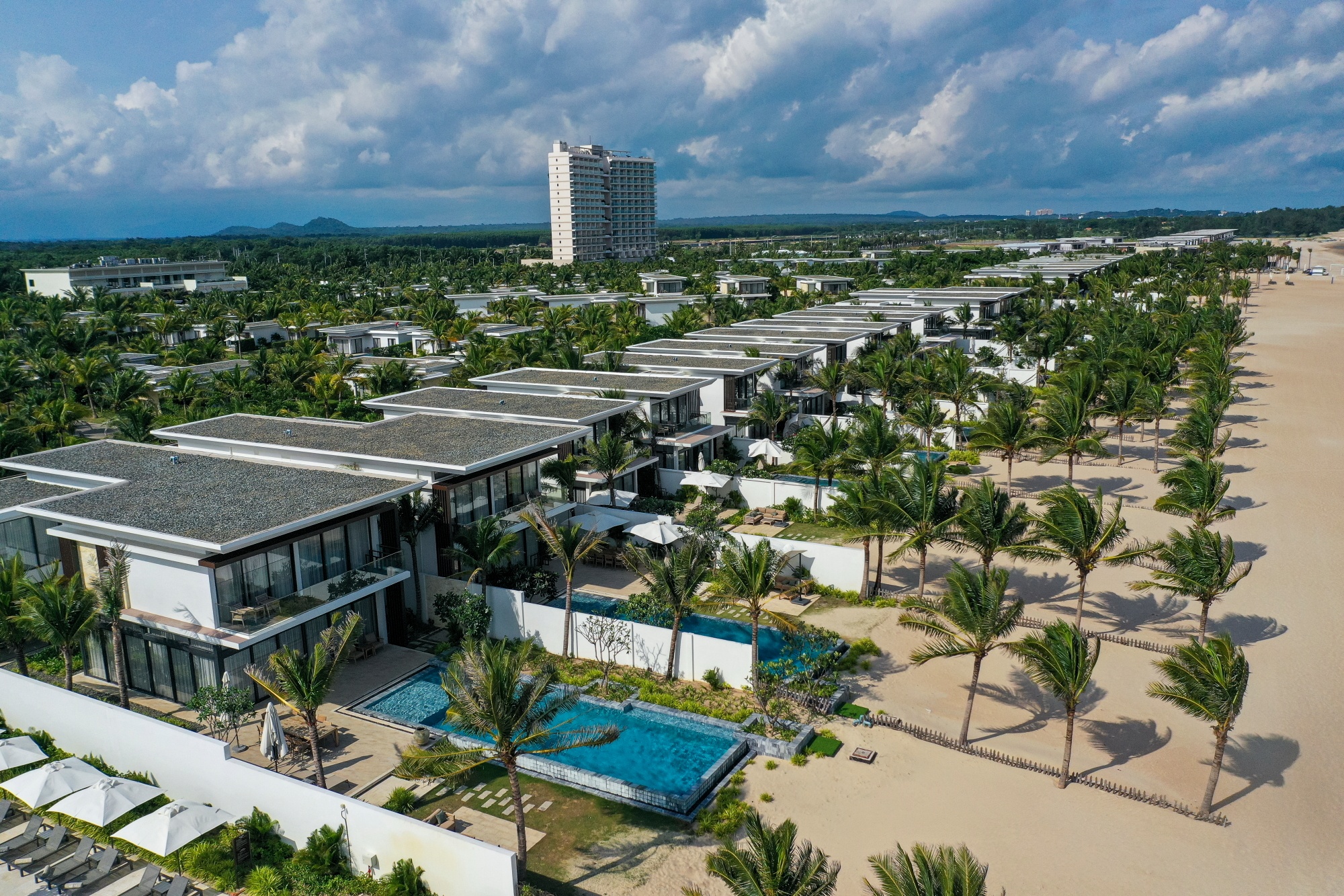 Co nen cho phep nguoi nuoc ngoai so huu BDS du lich? hinh anh