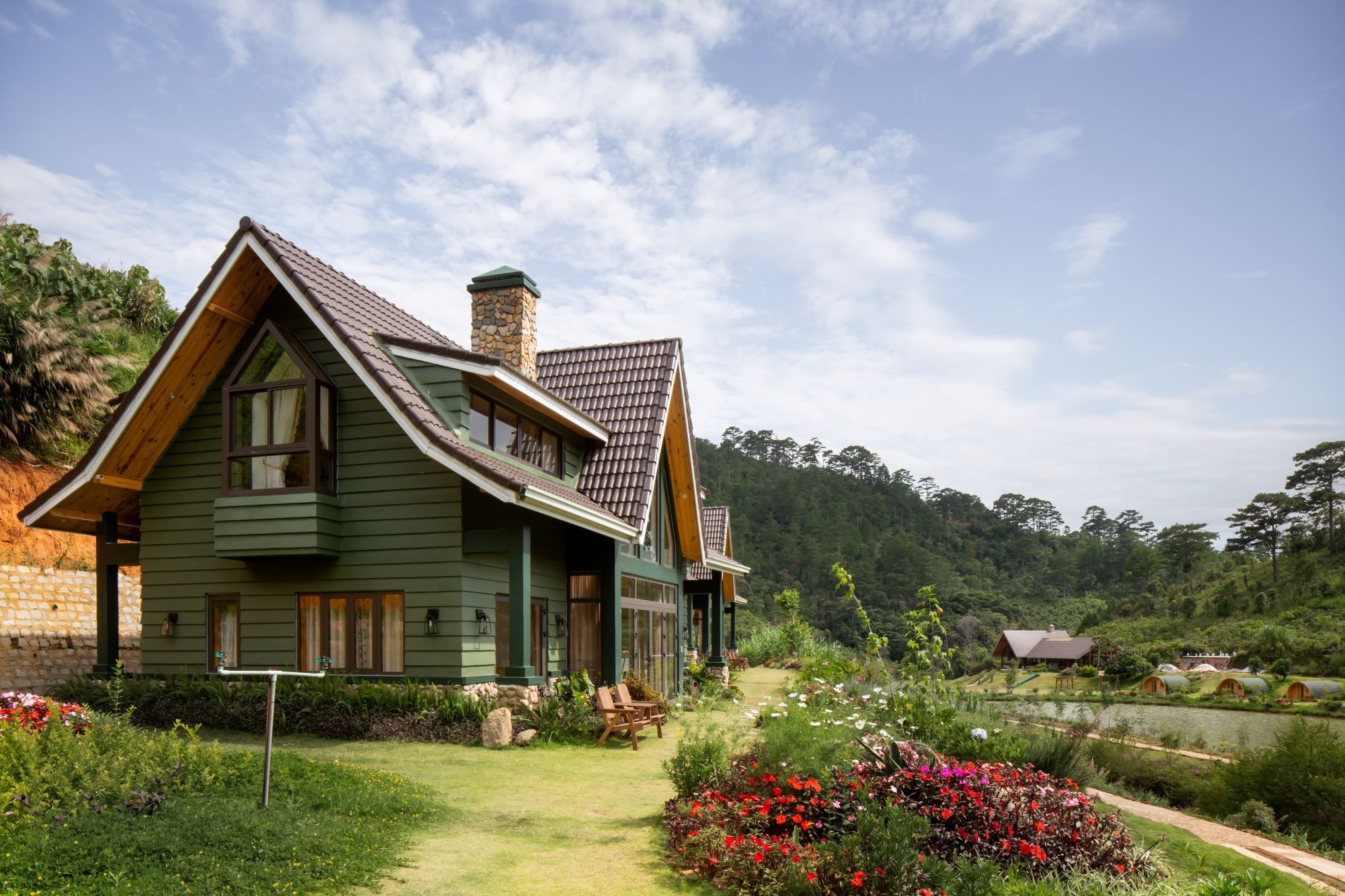 Can biet thu go giua thung lung tai Lam Dong hinh anh