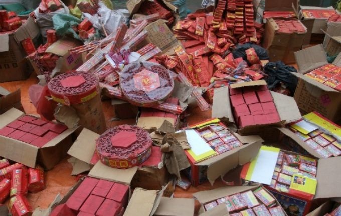 Bat 250 kg phao no giau trong ghe sofa o TP.HCM hinh anh