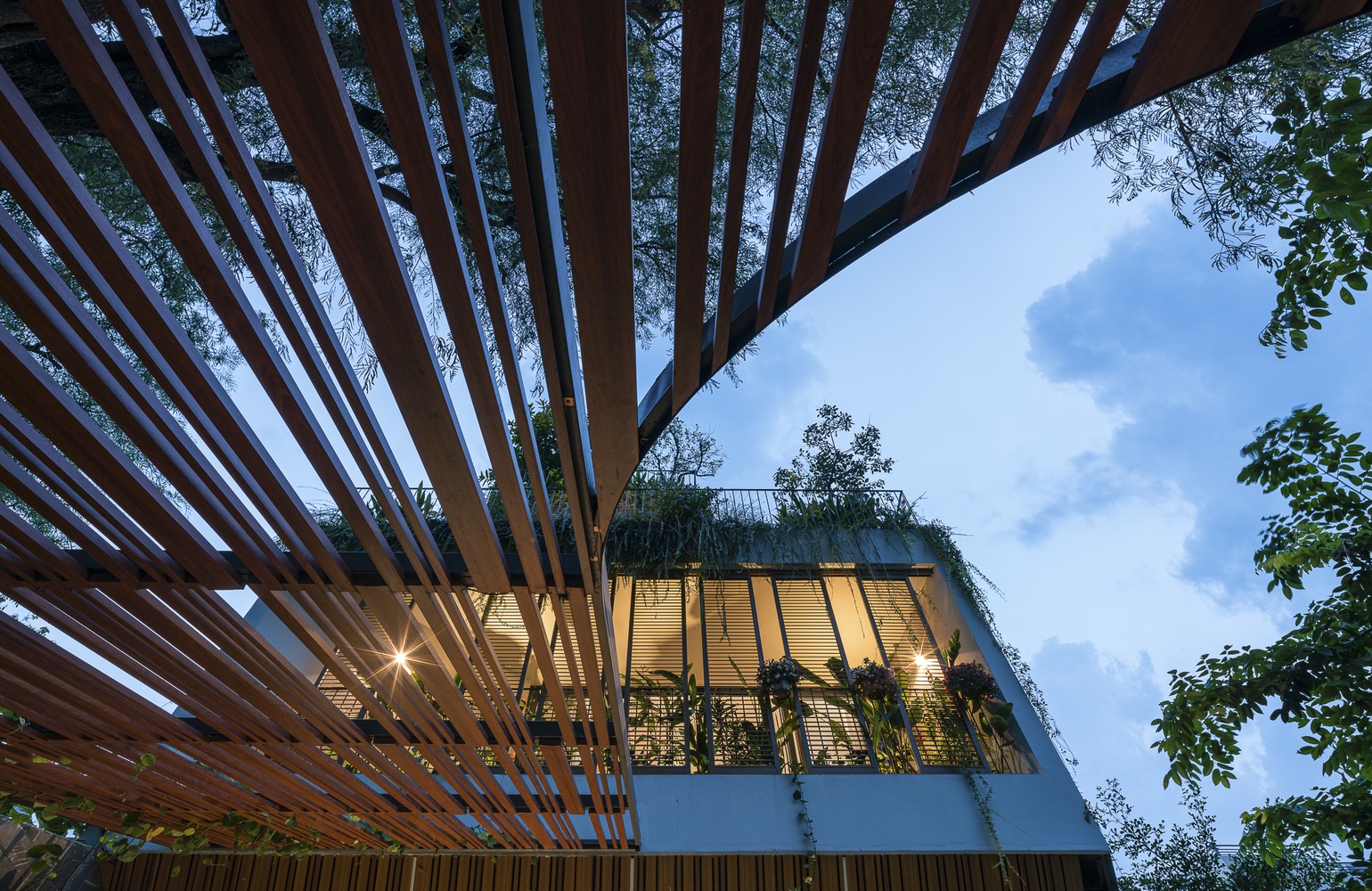 Can nha tai TP.HCM co cong vien xanh tren san thuong anh 10