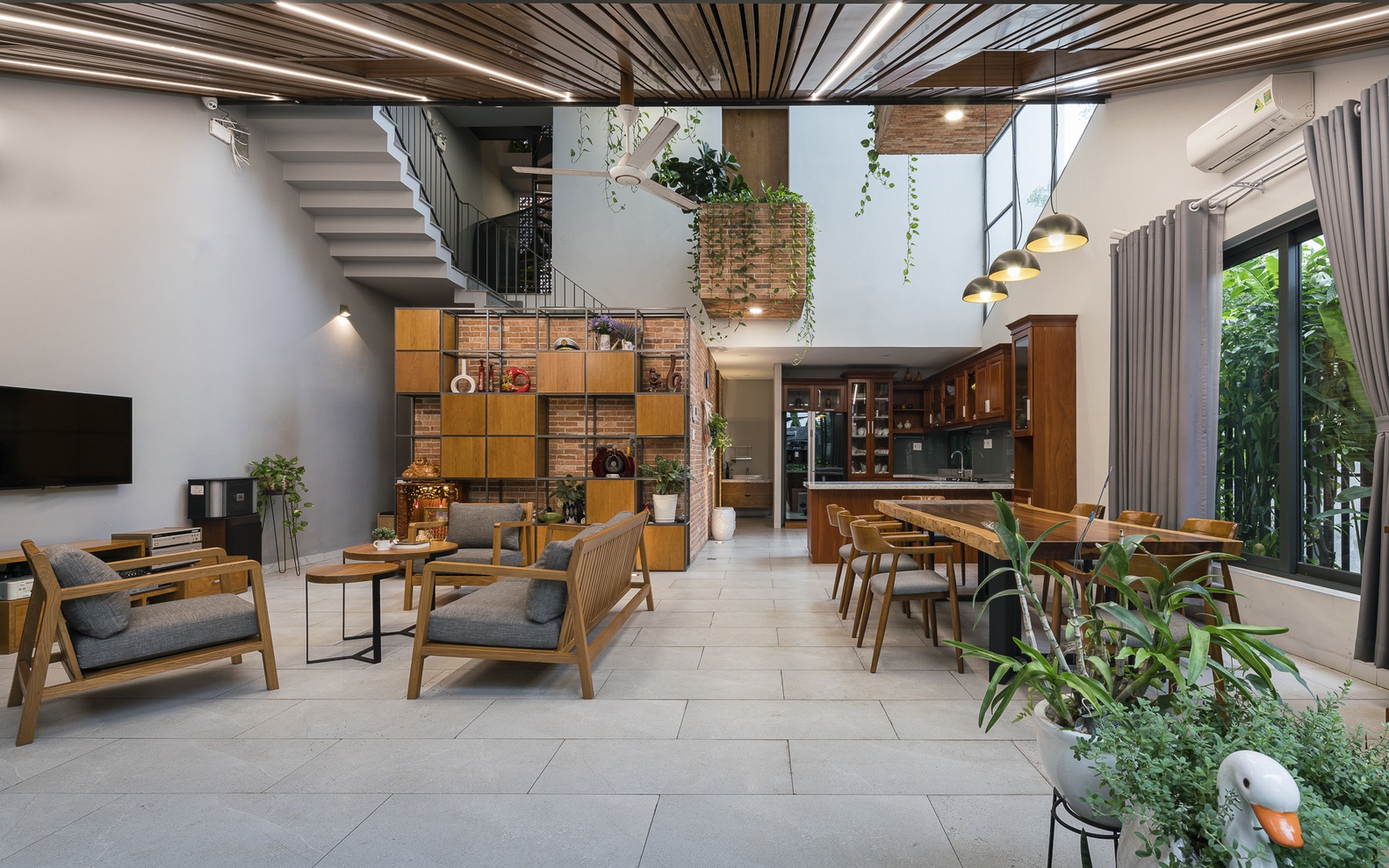 Can nha tai TP.HCM co cong vien xanh tren san thuong anh 3