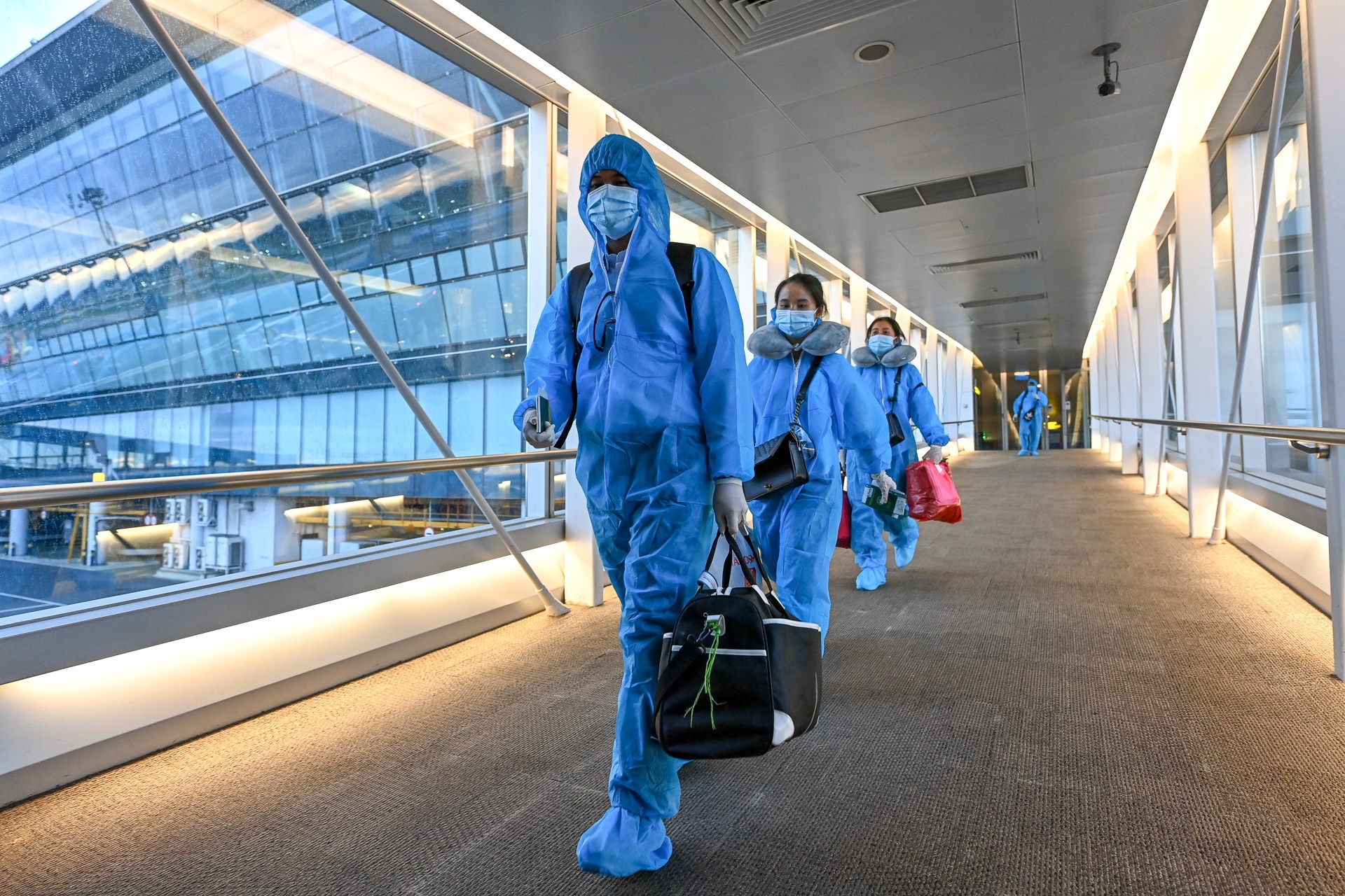 Nghien cuu noi lai du lich quoc te qua duong hang khong hinh anh