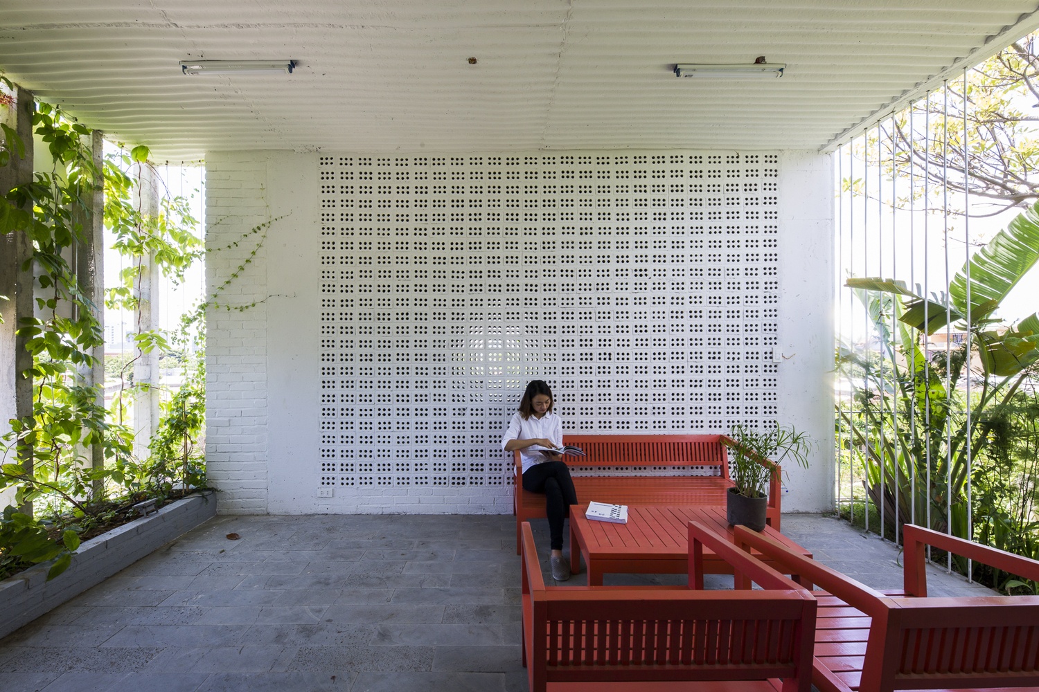 toa nha van phong nhieu cay xanh thien nhien anh 8