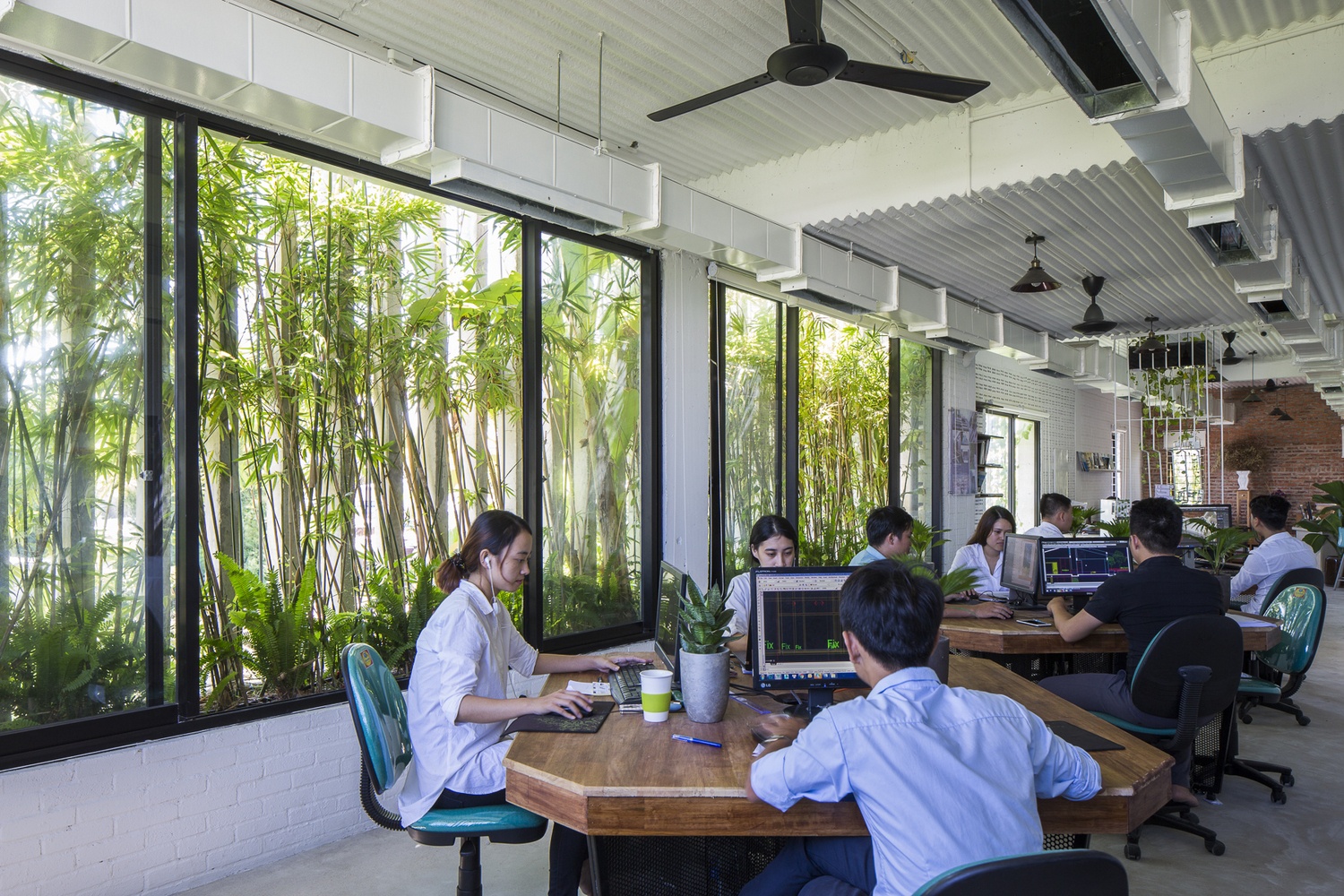 toa nha van phong nhieu cay xanh thien nhien anh 2