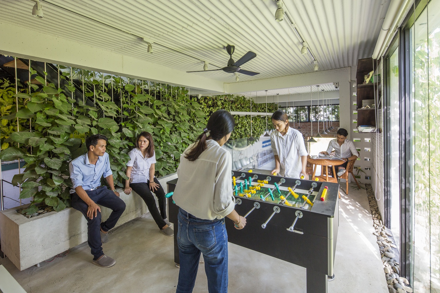 toa nha van phong nhieu cay xanh thien nhien anh 3