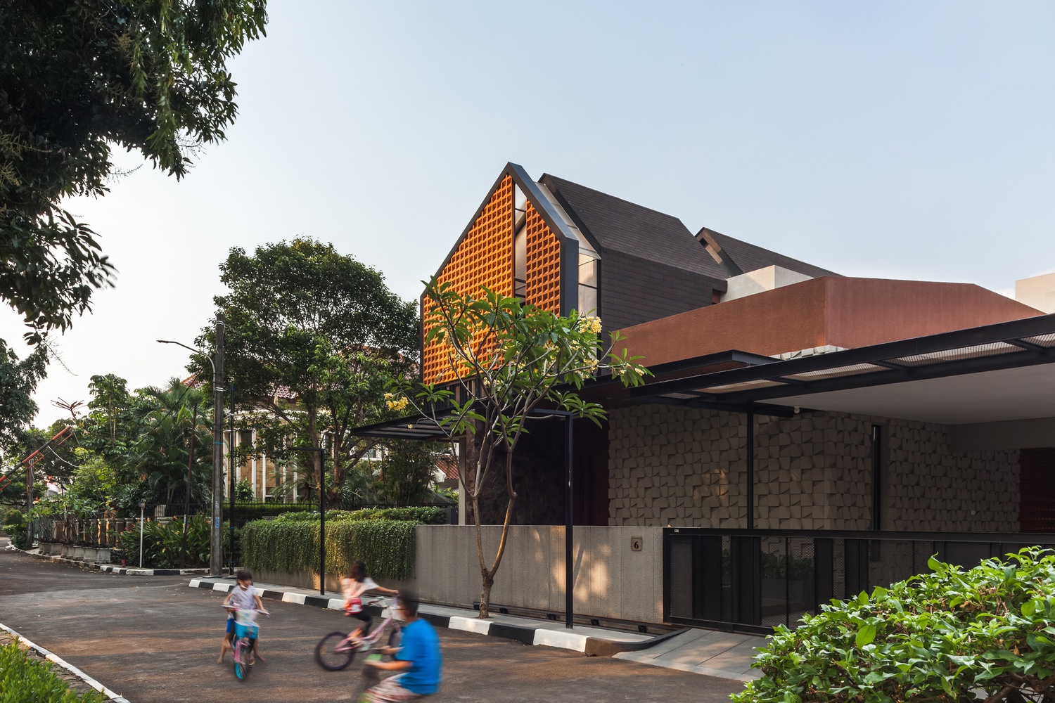 Ngoi nha phong cach nhiet doi duong dai anh 11