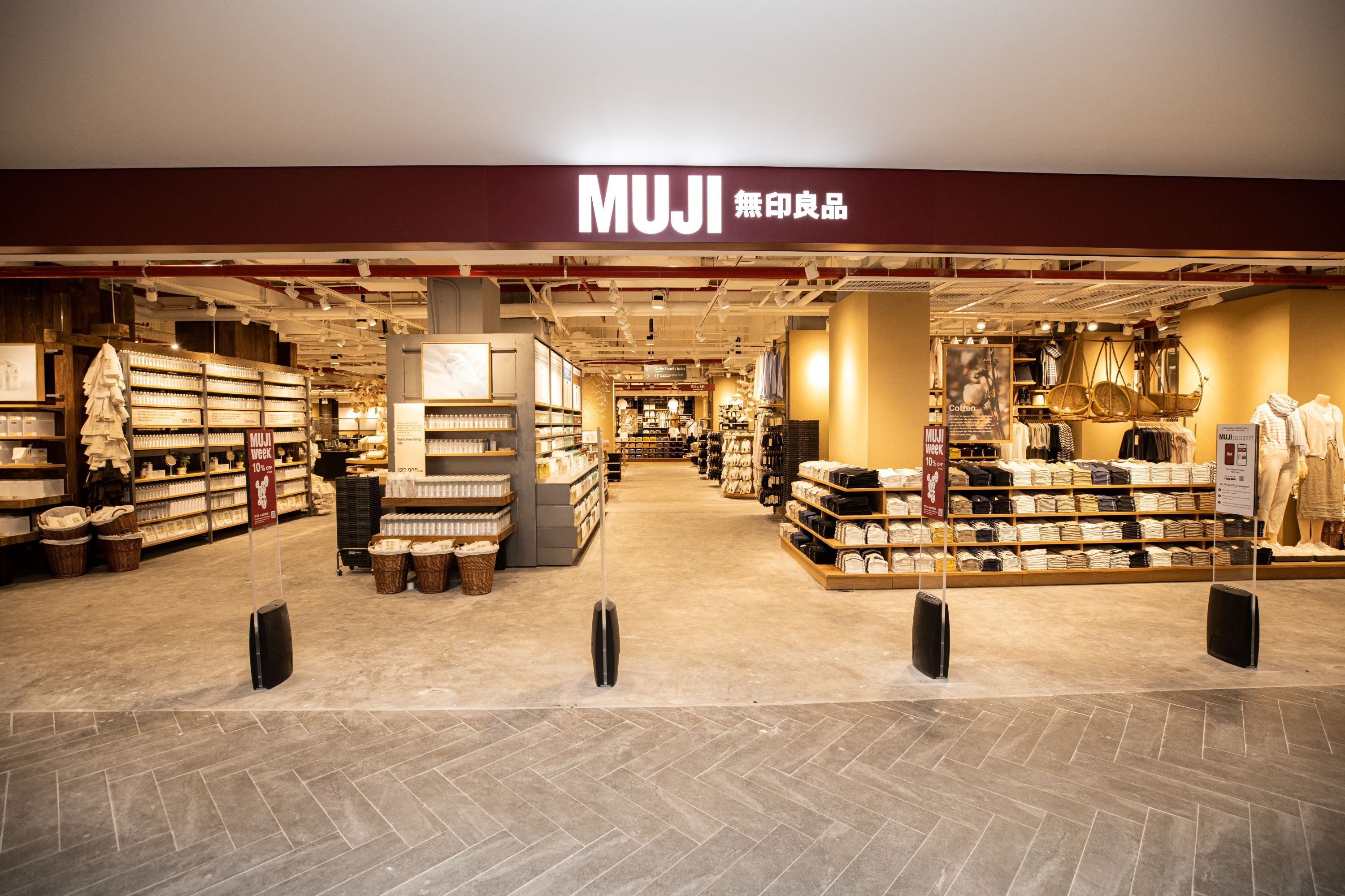 MUJI khai truong cua hang lon nhat Dong Nam A tai TP.HCM hinh anh