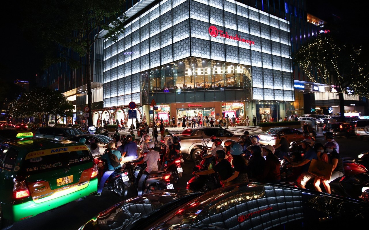 Takashimaya do von vao bat dong san anh 1