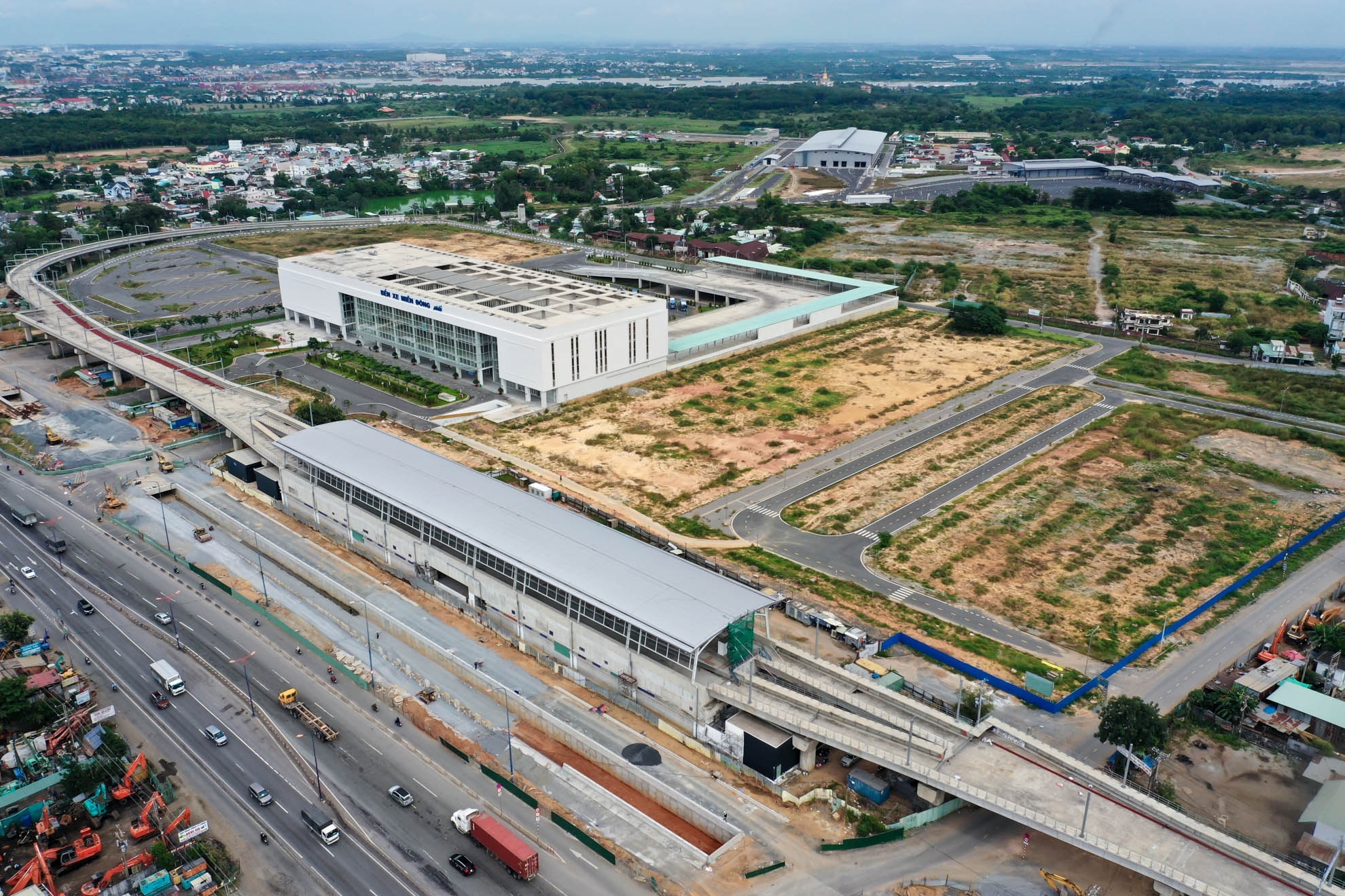 Gia nha dat quanh Ben xe Mien Dong moi tang vot hinh anh