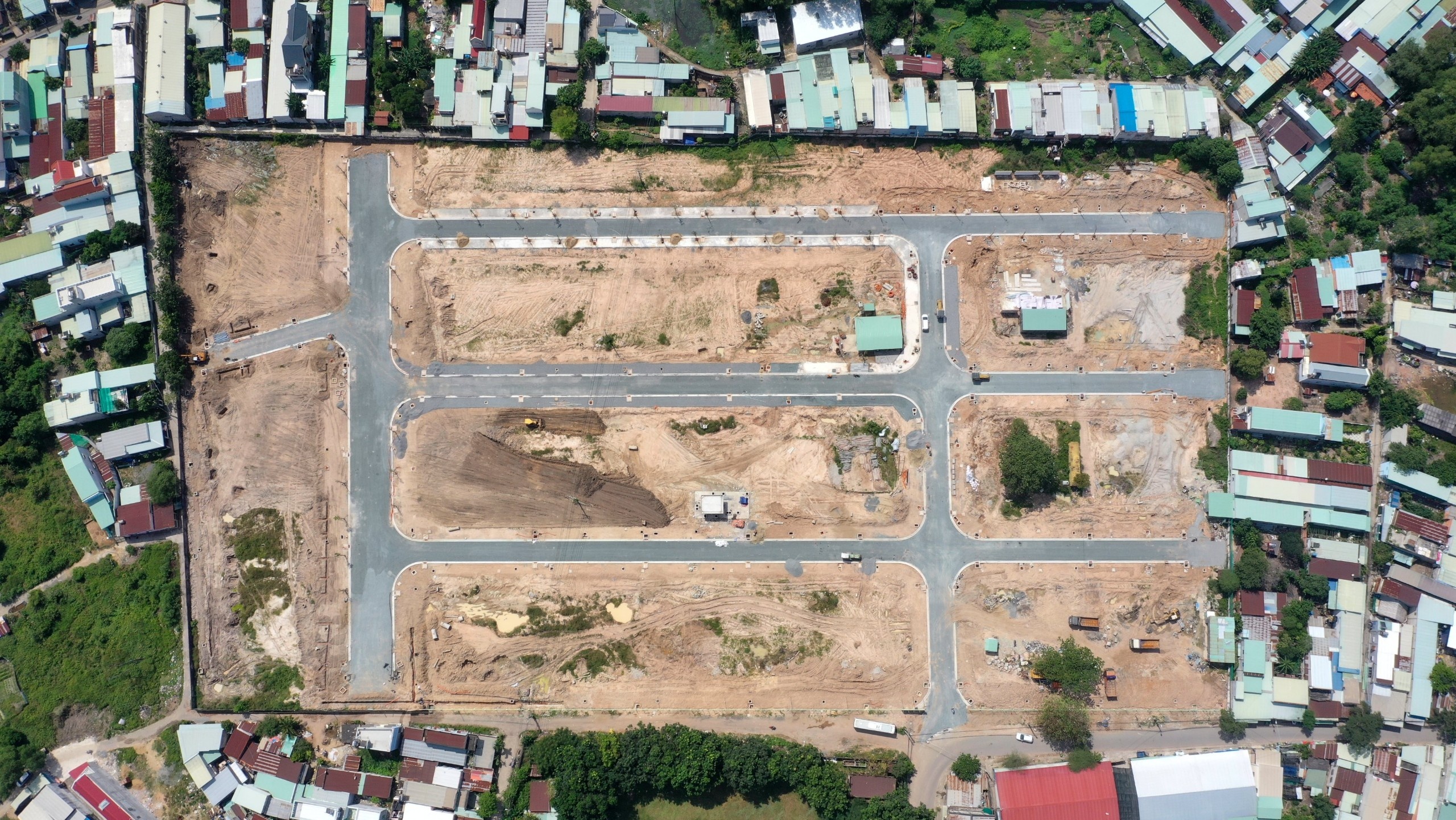 Dat nen kho ban nhat giua dich benh hinh anh