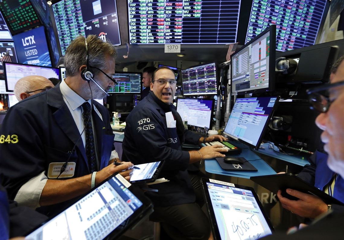 Con cuong dau co bao trum Pho Wall va cac thi truong quoc te hinh anh